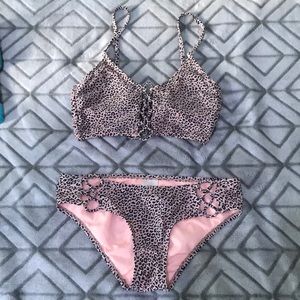 A cheetah print bathing suit. ❣️💕